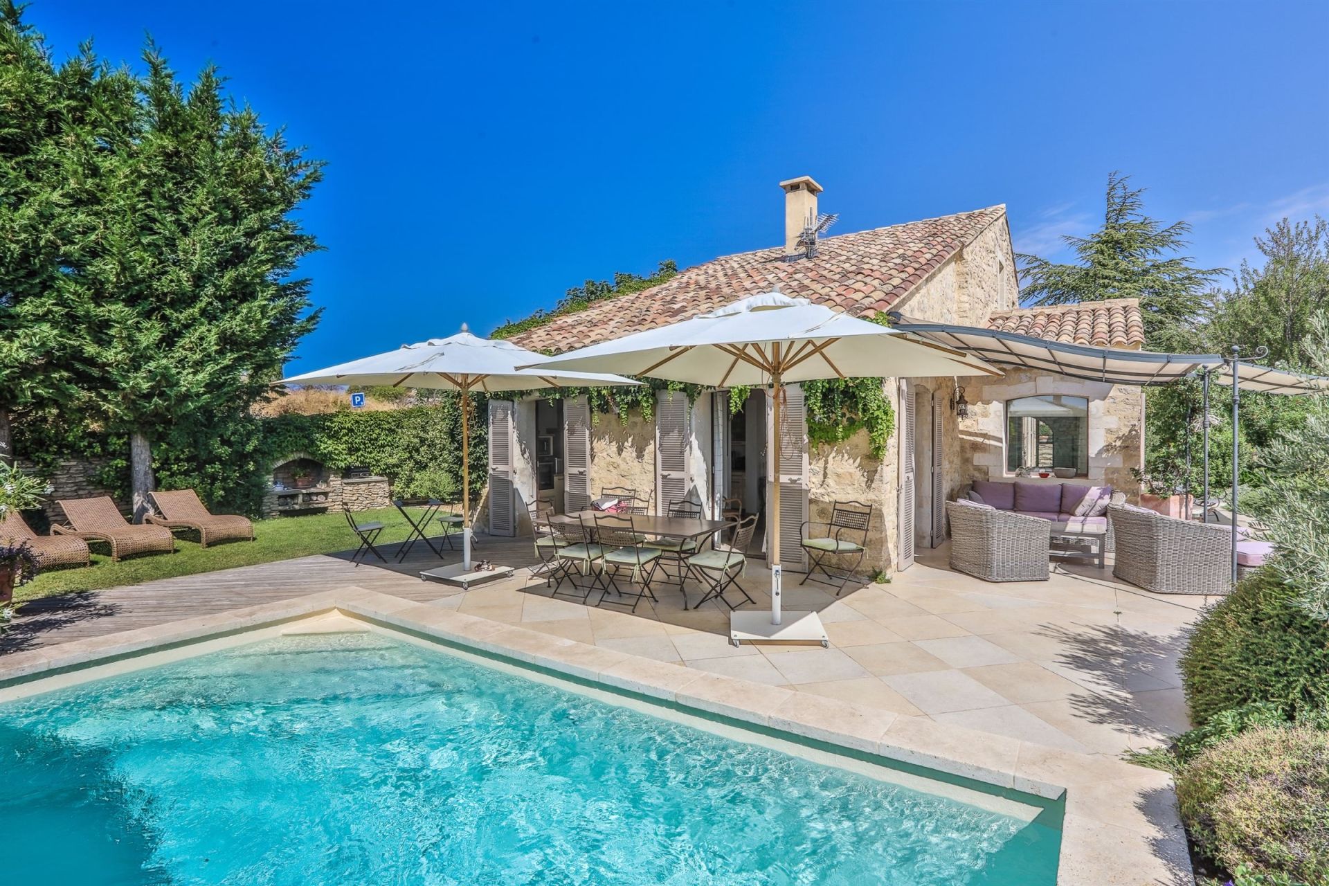 house 9 rooms for seasonal rent on GORDES (84220) house 9 rooms for seasonal rent on GORDES (84220)