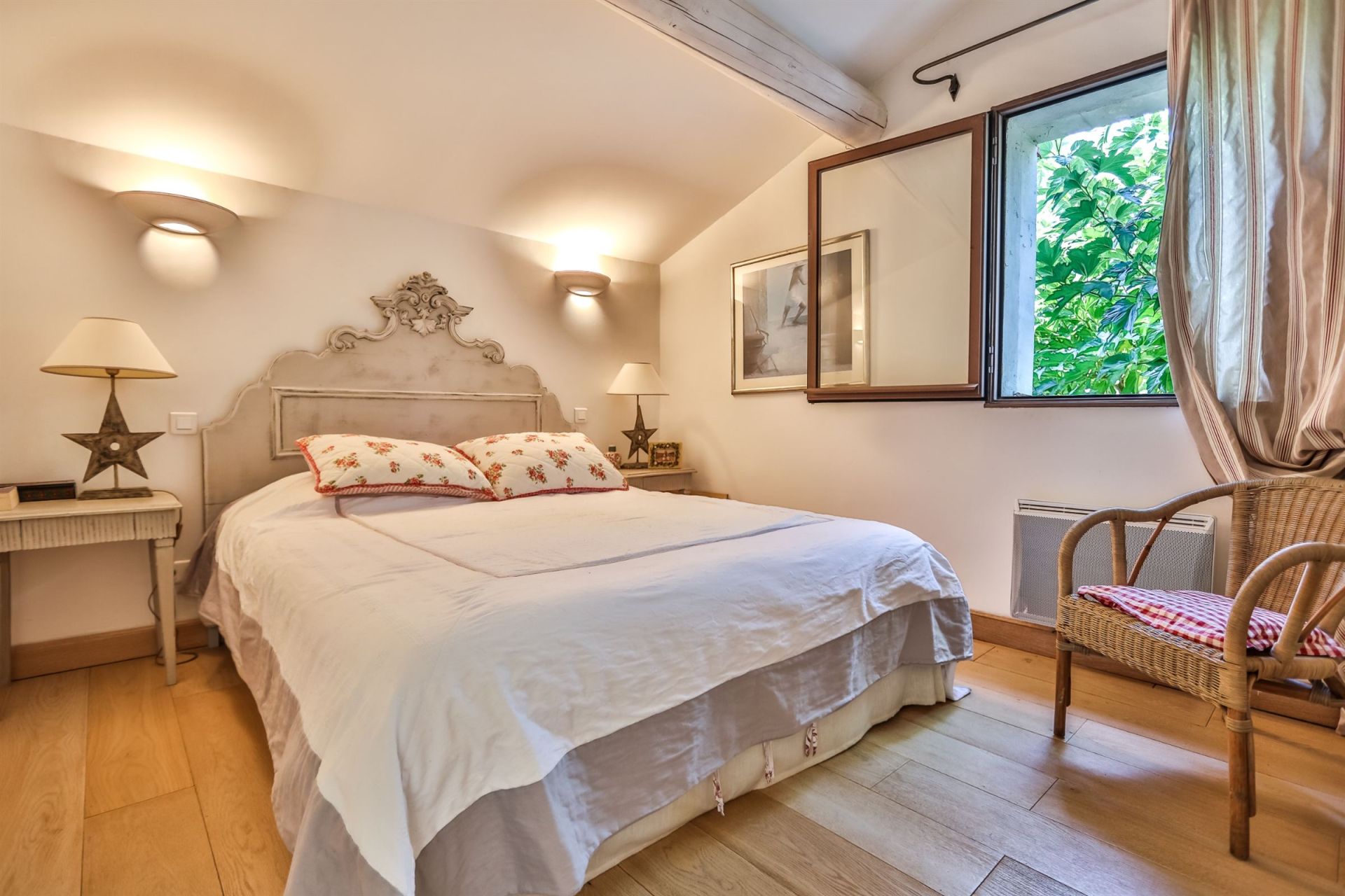 maison 9 Pièces en location saisonnière sur GORDES (84220)