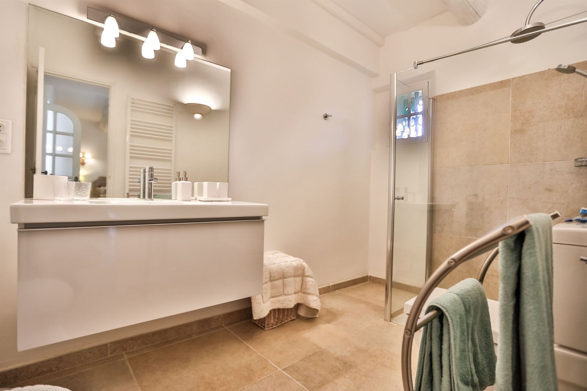 maison 9 Pièces en location saisonnière sur GORDES (84220)