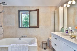maison 9 Pièces en location saisonnière sur GORDES (84220)