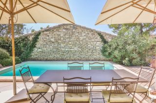 maison 9 Pièces en location saisonnière sur GORDES (84220)