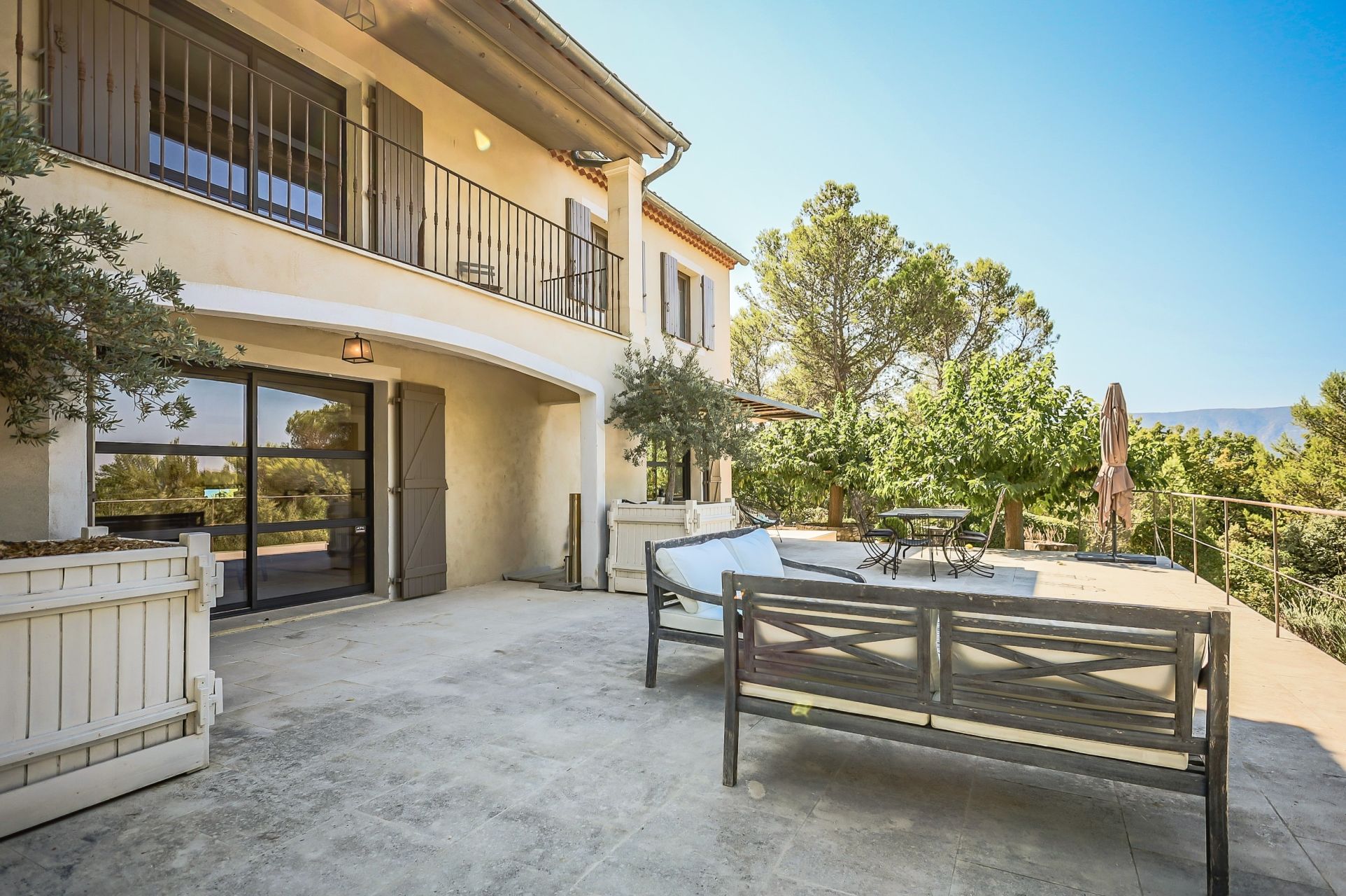 traditional house 7 Rooms for seasonal rent on BEAUMETTES (84220)