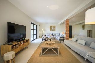 traditional house 7 Rooms for seasonal rent on BEAUMETTES (84220)