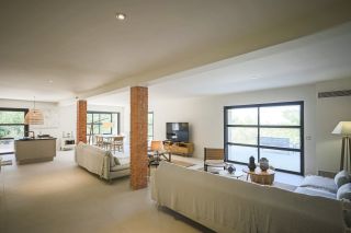 traditional house 7 Rooms for seasonal rent on BEAUMETTES (84220)