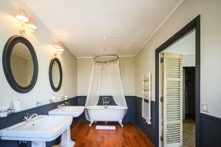 traditional house 7 Rooms for seasonal rent on BEAUMETTES (84220)