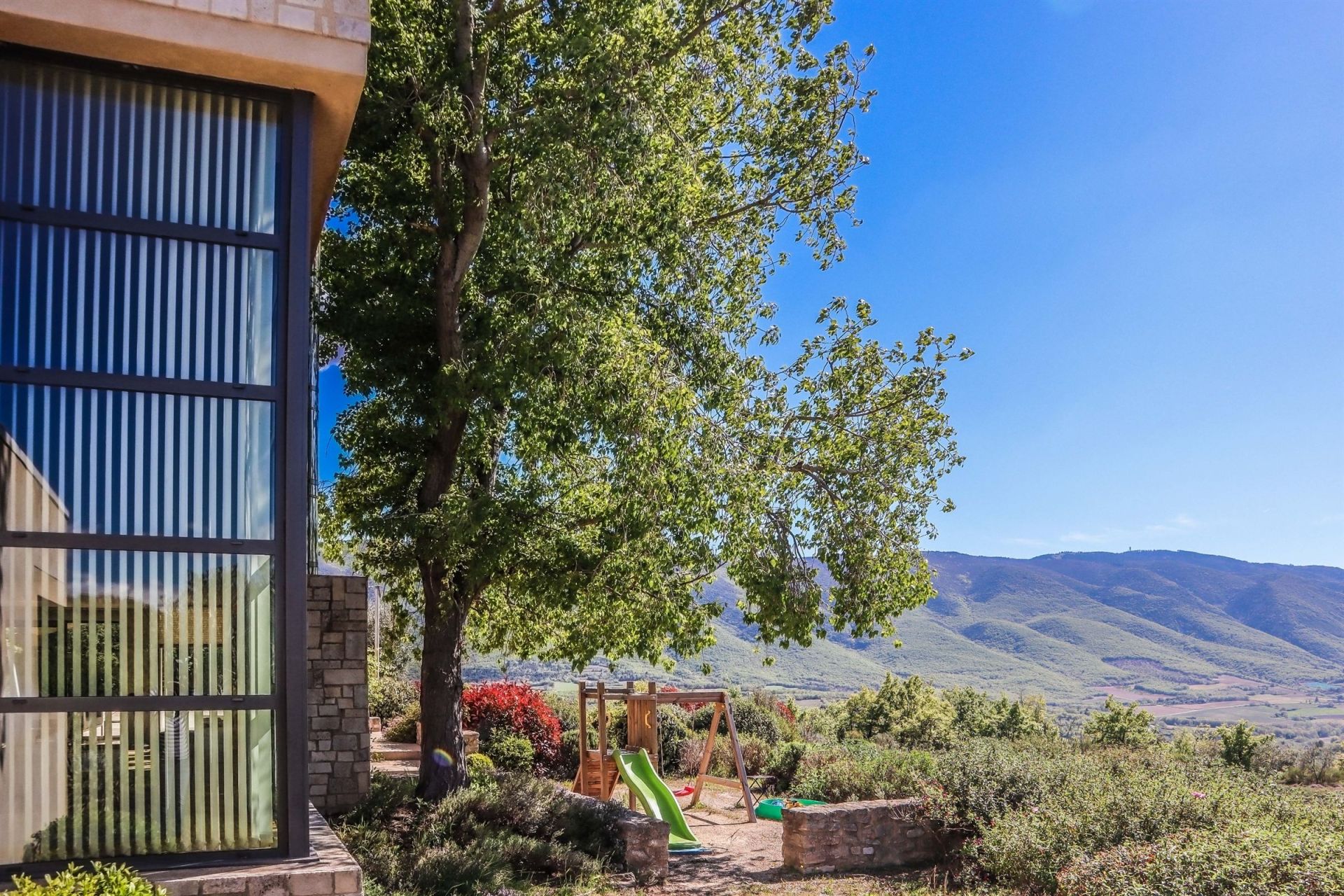 house 8 rooms for seasonal rent on SAINT MARTIN DE CASTILLON (84750) house 8 rooms for seasonal rent on SAINT MARTIN DE CASTILLON (84750)