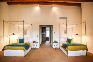 castle 35 Rooms for seasonal rent on LOURMARIN (84160)