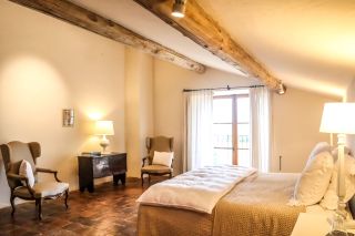 castle 35 Rooms for seasonal rent on LOURMARIN (84160)