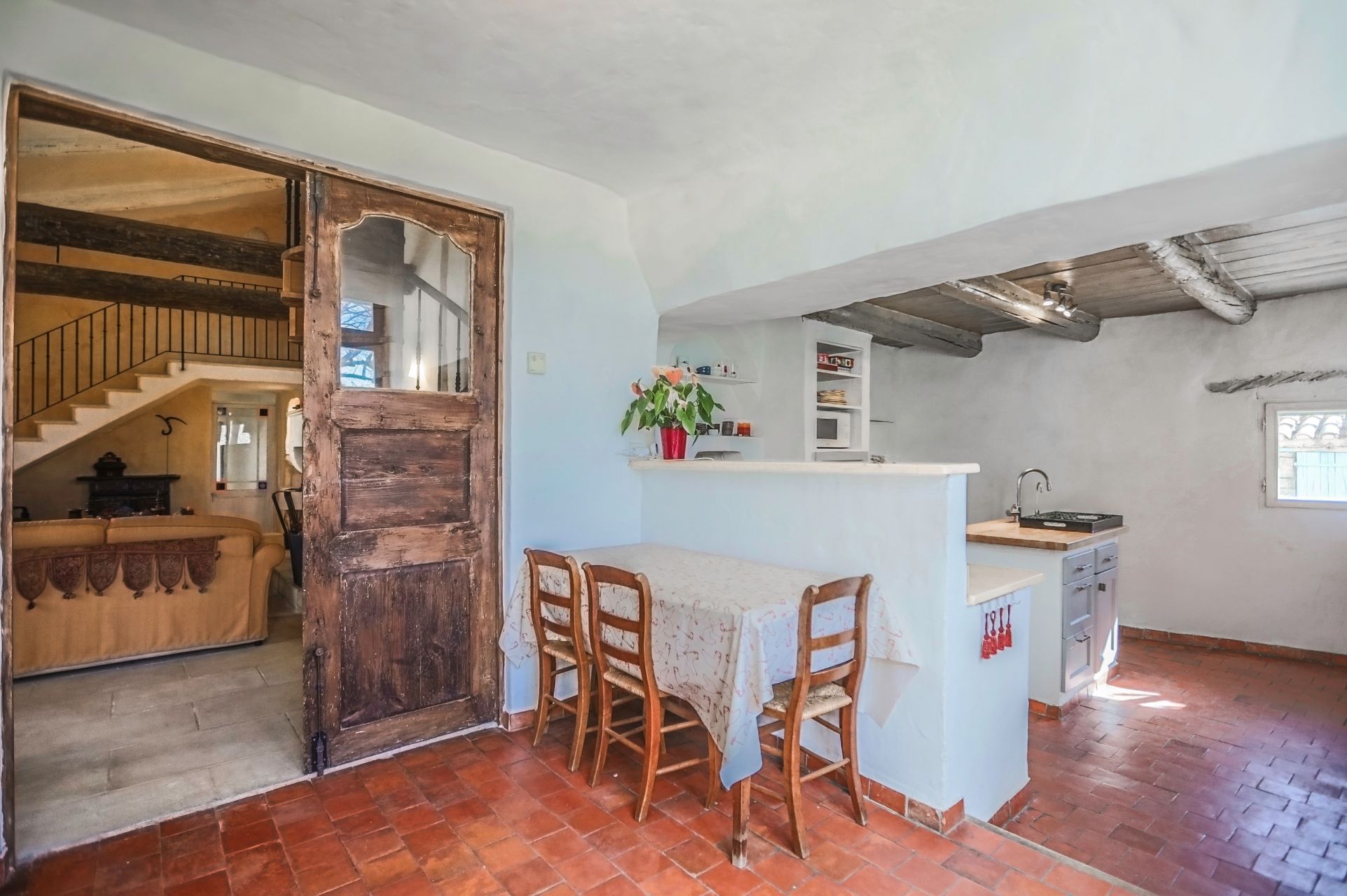 house 12 Rooms for sale on SAUMANE DE VAUCLUSE (84800)