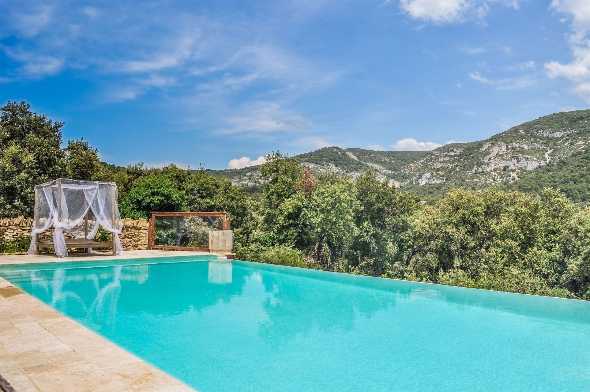 maison 12 Pièces en vente sur SAUMANE DE VAUCLUSE (84800)