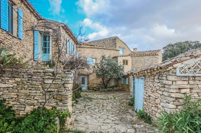 maison 12 Pièces en vente sur SAUMANE DE VAUCLUSE (84800)