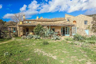 Vente Maison Saumane-de-Vaucluse 12&nbsp;Pièces 350&nbsp;m²