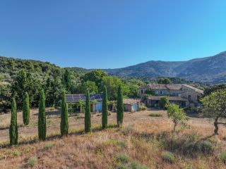 house 12 Rooms for sale on SAUMANE DE VAUCLUSE (84800)