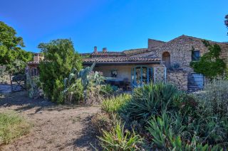 house 12 Rooms for sale on SAUMANE DE VAUCLUSE (84800)