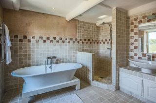 maison 12 Pièces en vente sur SAUMANE DE VAUCLUSE (84800)