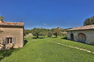 maison traditionnelle 7 Pièces en location saisonnière sur BONNIEUX (84480)