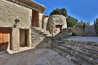 maison traditionnelle 7 Pièces en location saisonnière sur BONNIEUX (84480)