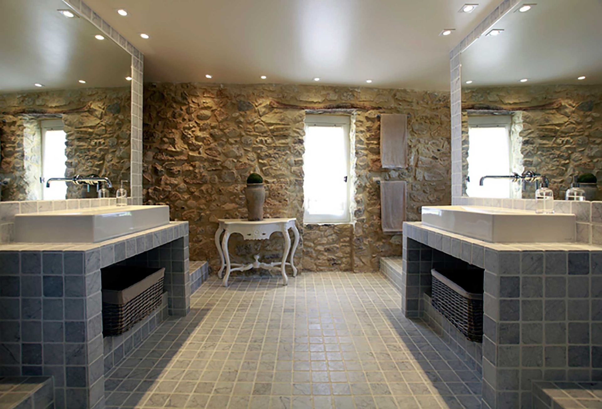 mas 14 Rooms for seasonal rent on ALES (30100)