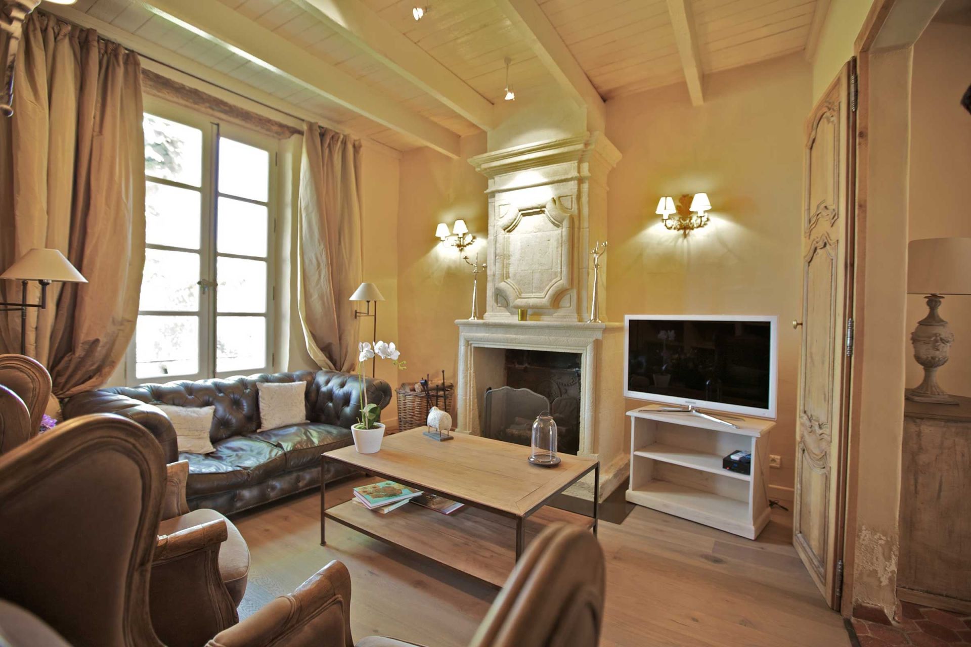 mas 17 Rooms for seasonal rent on LE THOR (84250)