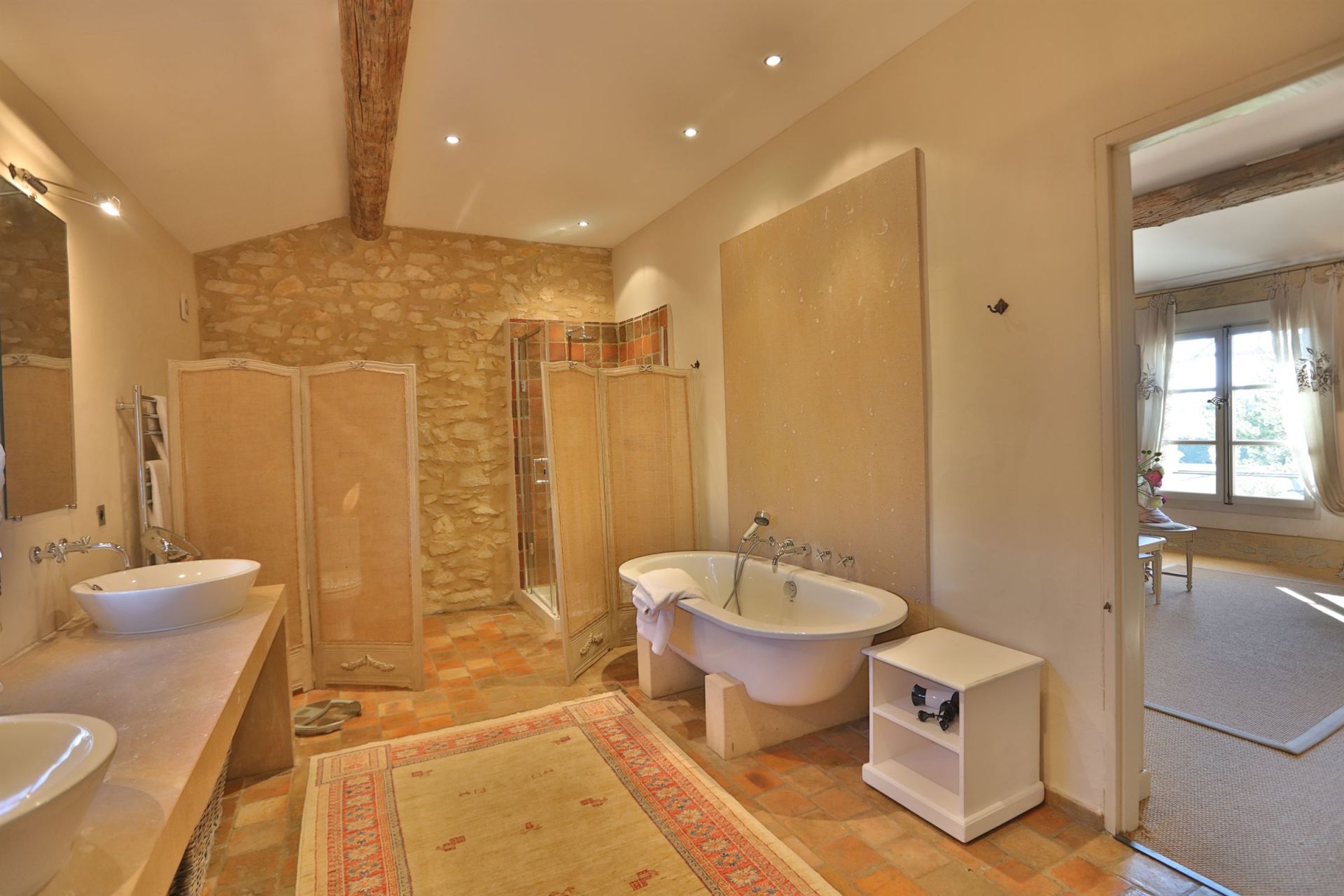 mas 17 Rooms for seasonal rent on LE THOR (84250)