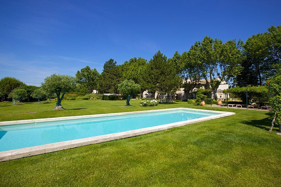 mas 17 Rooms for seasonal rent on LE THOR (84250)