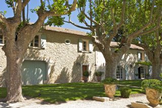 mas 17 Rooms for seasonal rent on LE THOR (84250)