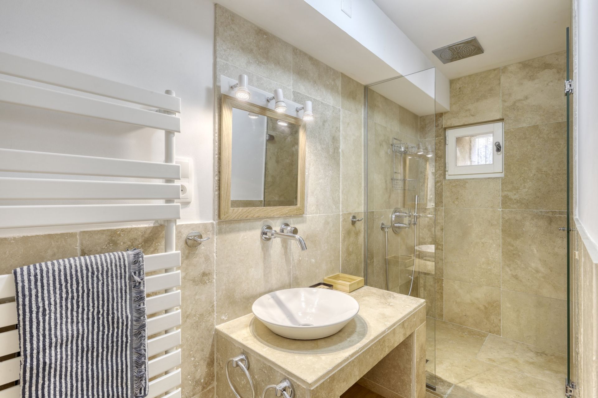 maison 5 Pièces en location saisonnière sur GORDES (84220)