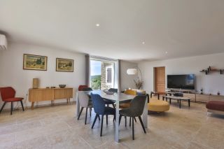 house 8 Rooms for seasonal rent on GORDES (84220)