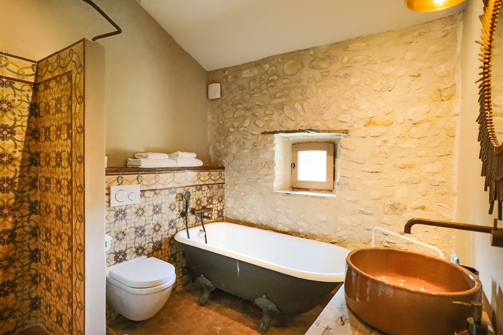 house 10 Rooms for seasonal rent on MENERBES (84560)