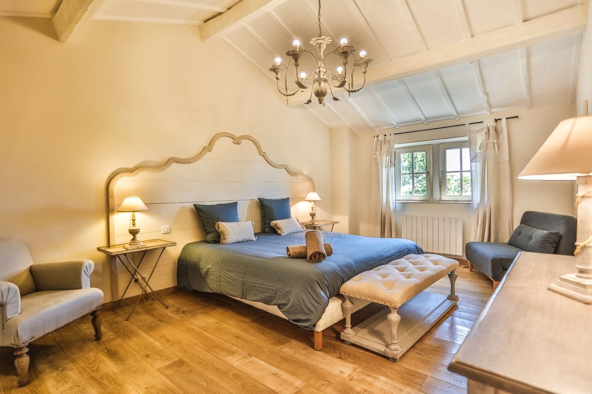 maison de ville 9 Pièces en location saisonnière sur GORDES (84220)