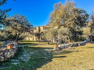 maison 9 Pièces en location saisonnière sur GORDES (84220)