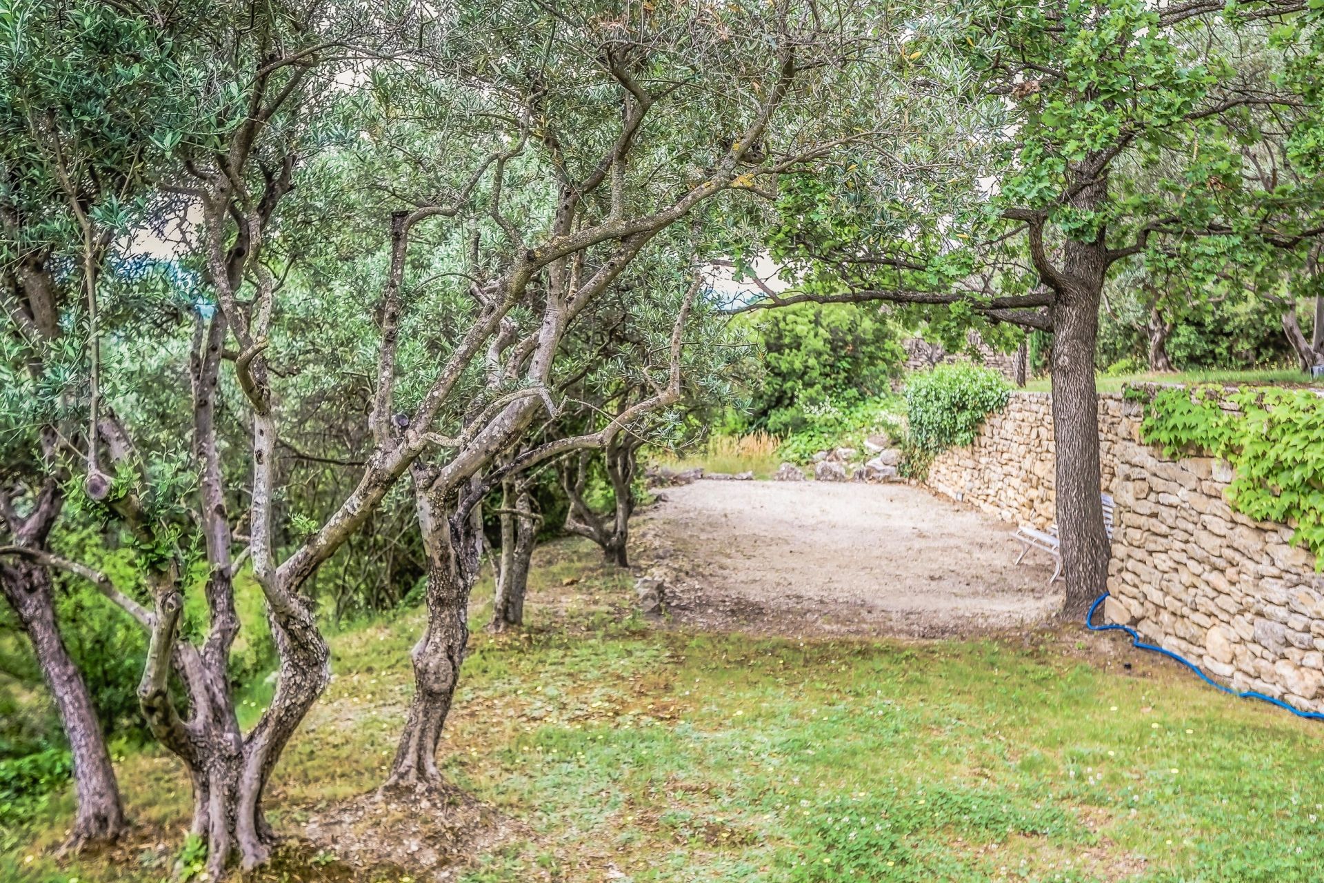 house 8 Rooms for seasonal rent on GORDES (84220)