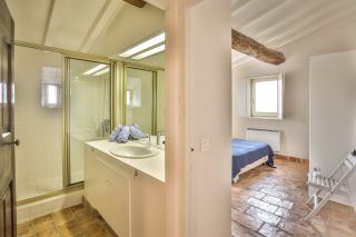 house 8 Rooms for seasonal rent on GORDES (84220)