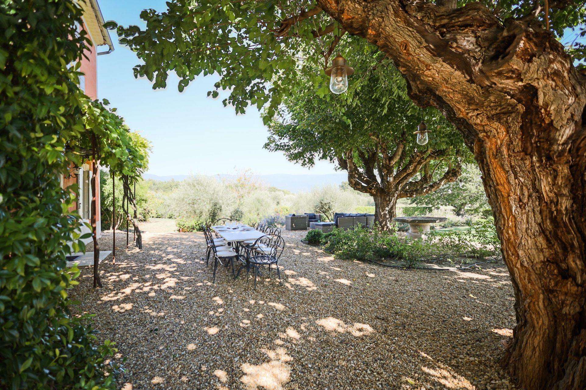 house 7 Rooms for seasonal rent on ST SATURNIN LES APT (84490)