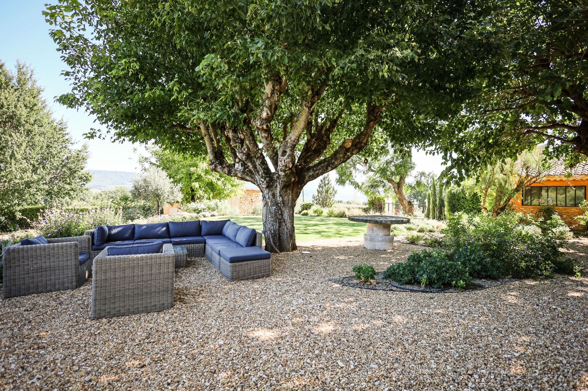 house 7 Rooms for seasonal rent on ST SATURNIN LES APT (84490)