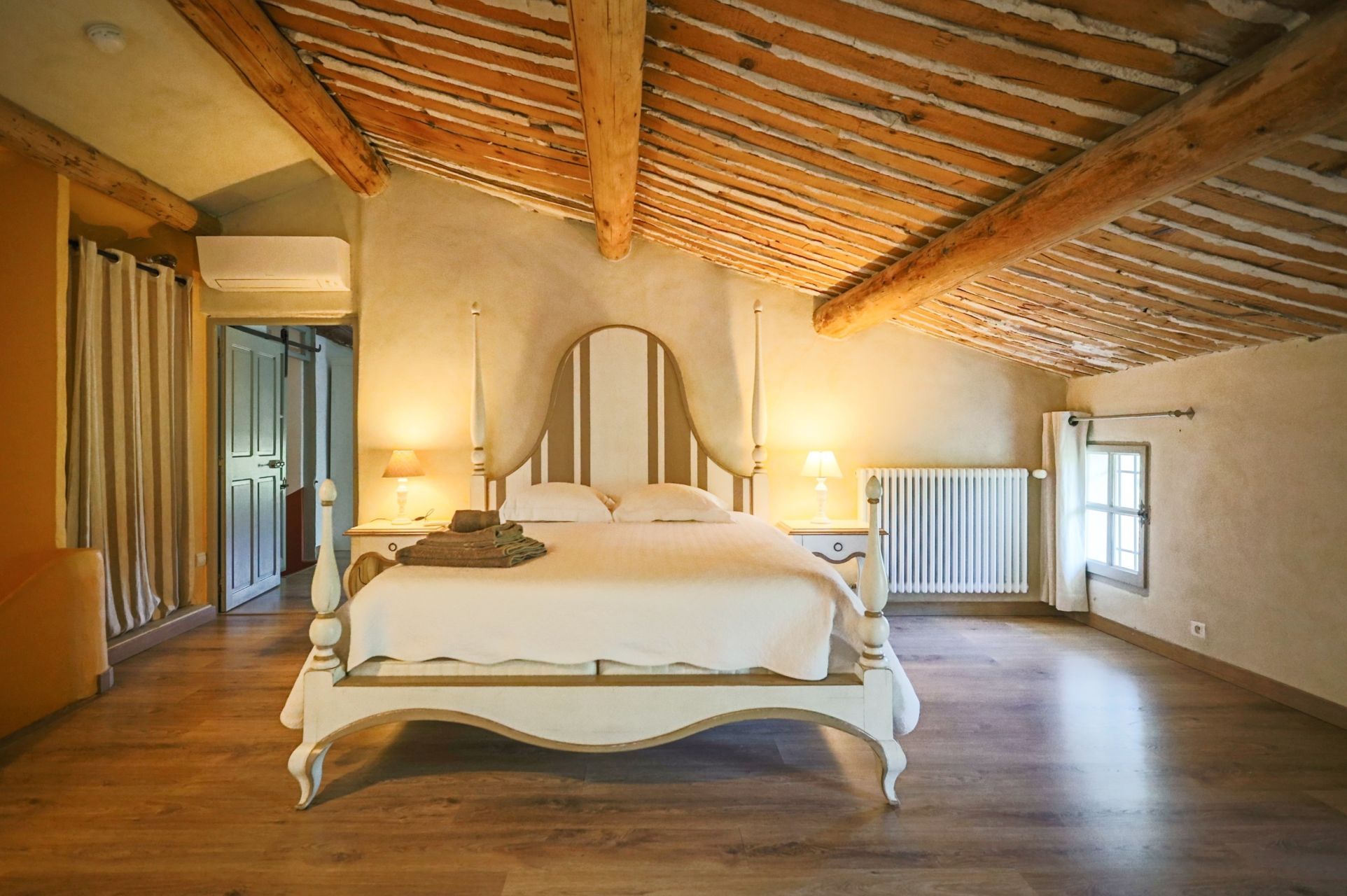 house 7 Rooms for seasonal rent on ST SATURNIN LES APT (84490)