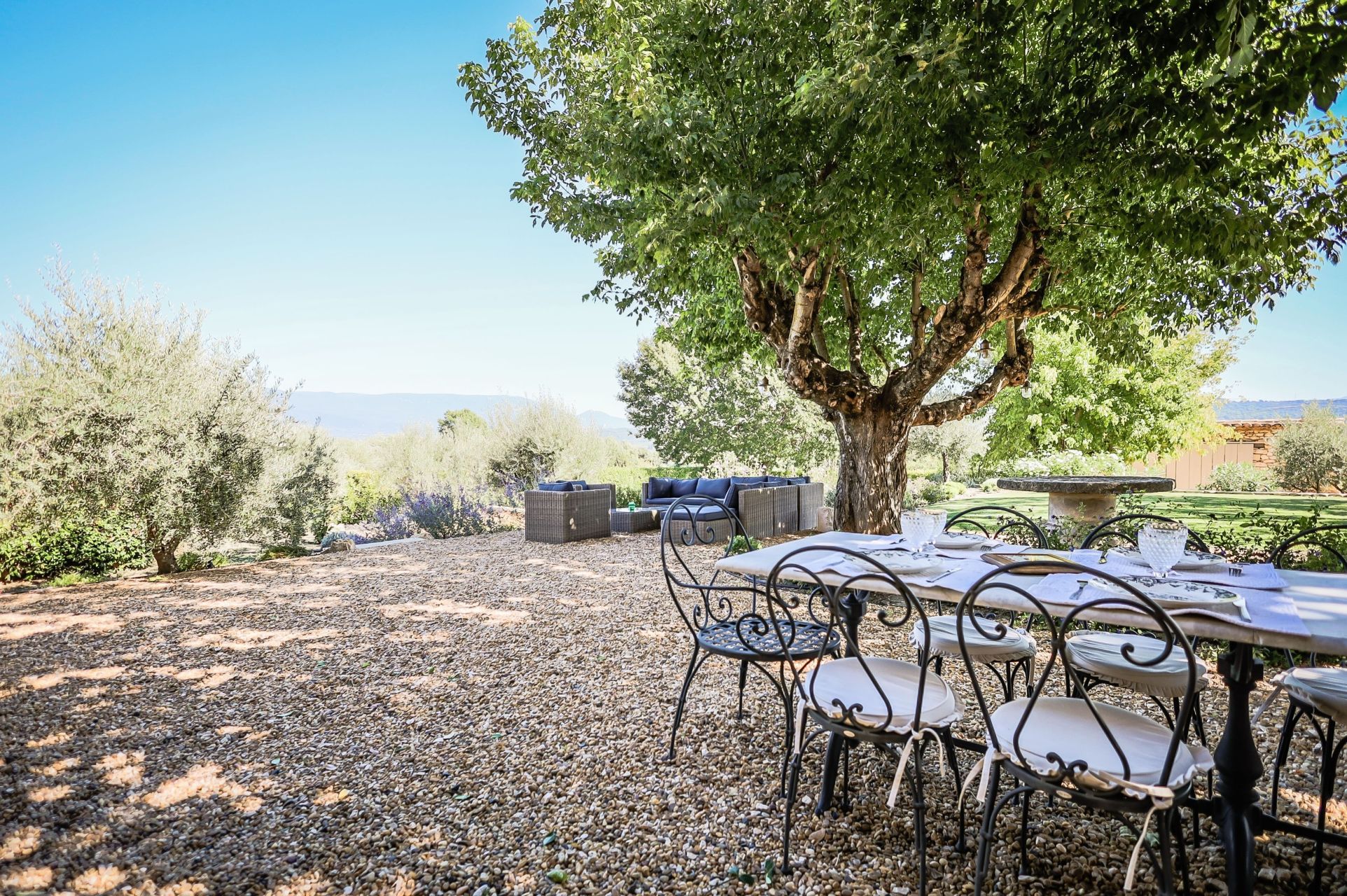 house 7 Rooms for seasonal rent on ST SATURNIN LES APT (84490)