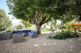 house 7 Rooms for seasonal rent on ST SATURNIN LES APT (84490)