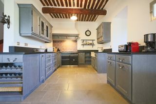 house 7 Rooms for seasonal rent on ST SATURNIN LES APT (84490)