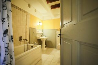 house 7 Rooms for seasonal rent on ST SATURNIN LES APT (84490)
