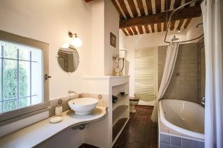 house 7 Rooms for seasonal rent on ST SATURNIN LES APT (84490)