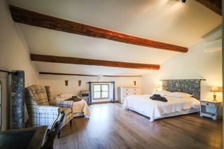 house 7 Rooms for seasonal rent on ST SATURNIN LES APT (84490)