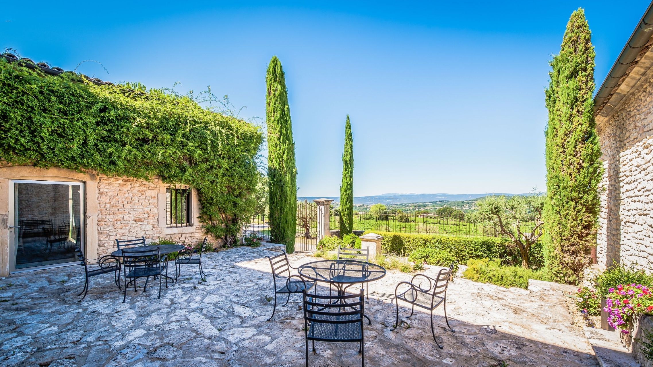 maison 17 Pièces en location saisonnière sur GOULT (84220)