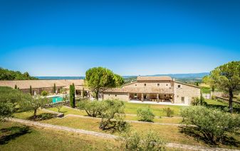 maison 17 Pièces en location saisonnière sur GOULT (84220)