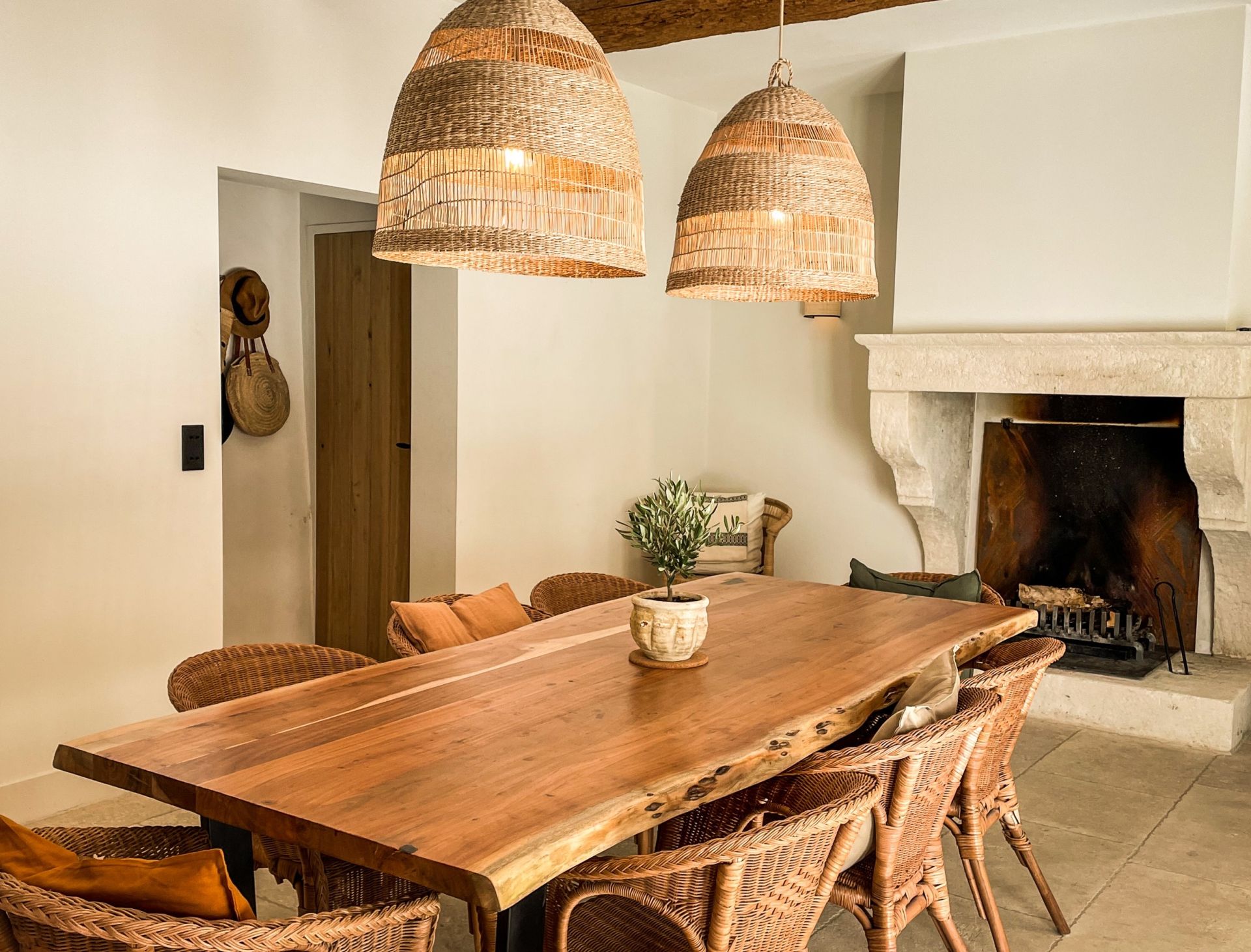 house 9 Rooms for seasonal rent on VENASQUE (84210)