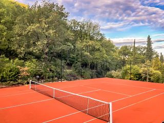 house 9 Rooms for seasonal rent on VENASQUE (84210)