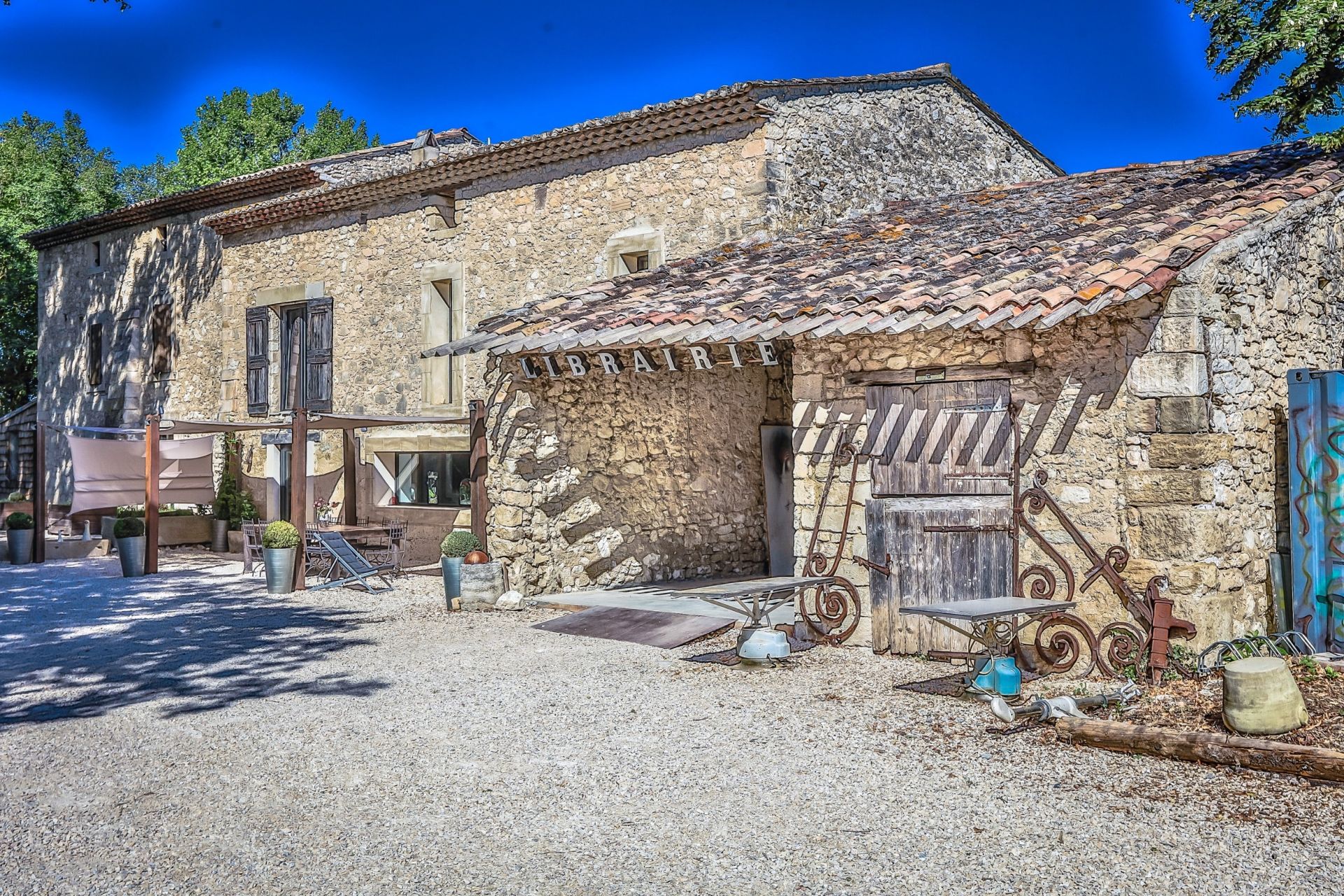 maison 11 Pièces en vente sur PERNES LES FONTAINES (84210)