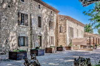 maison 11 Pièces en vente sur PERNES LES FONTAINES (84210)