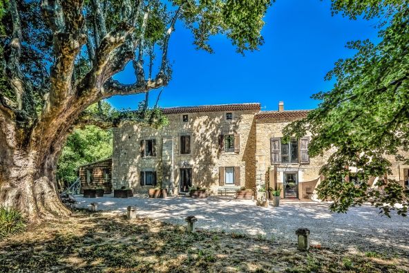 Vente Maison Pernes-les-Fontaines 11 Pièces 400 m²