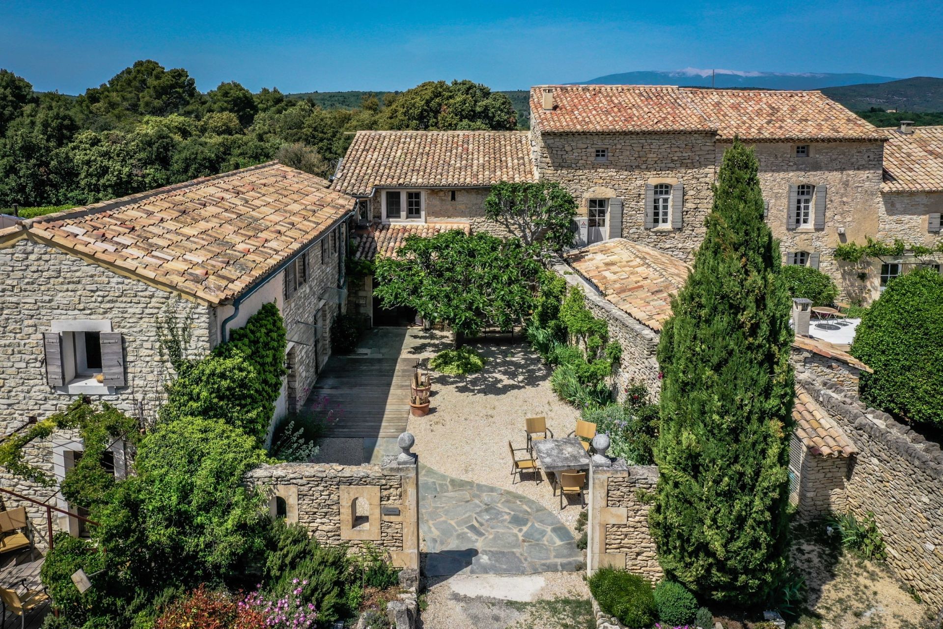 vente-maison-gordes-6-pi-ces-184-m-provence-luberon-sotheby-s